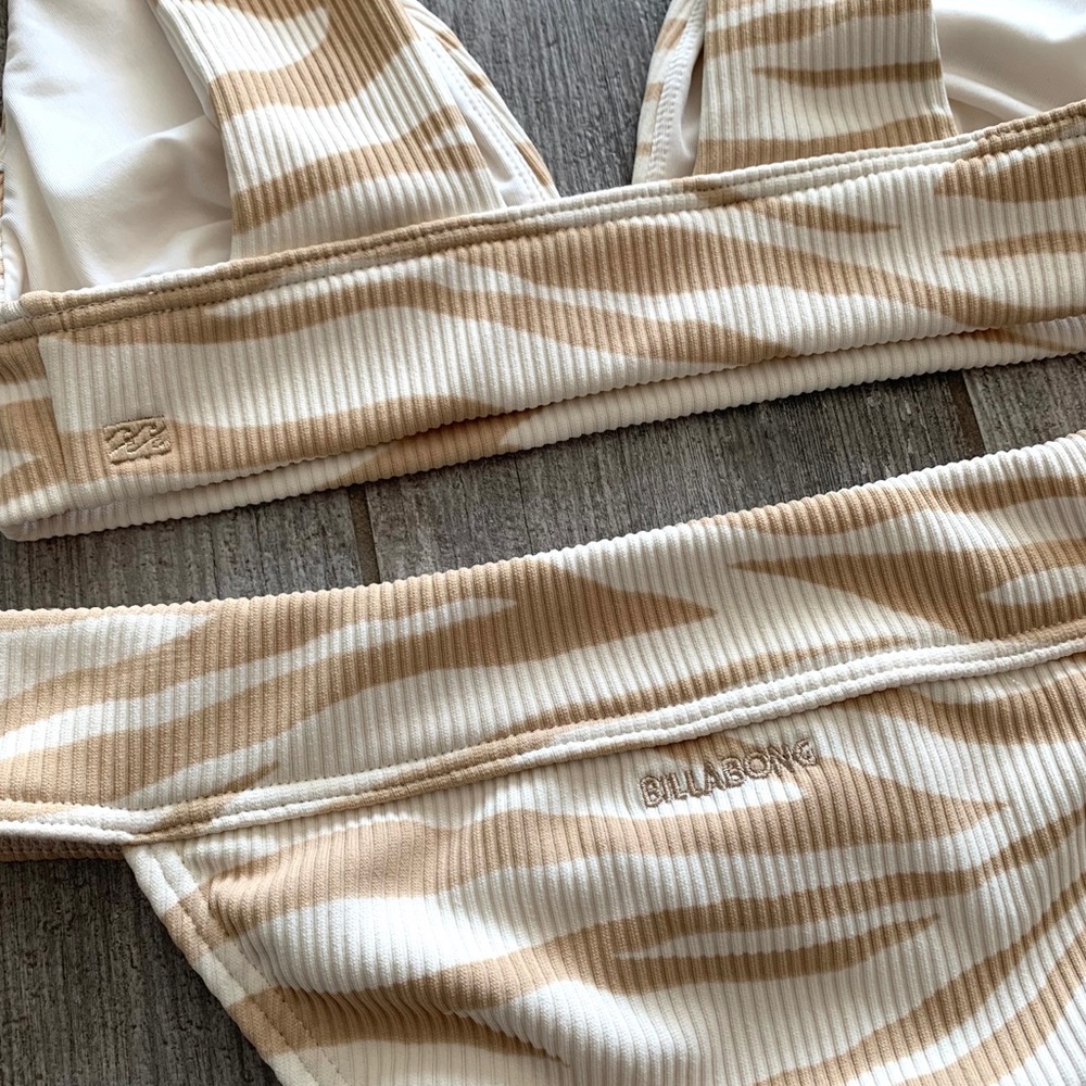 🔥🔥BILLABONG - WILD GROOVE PLUNGE TROPIC SET🔥🔥 - Picture 10 of 10